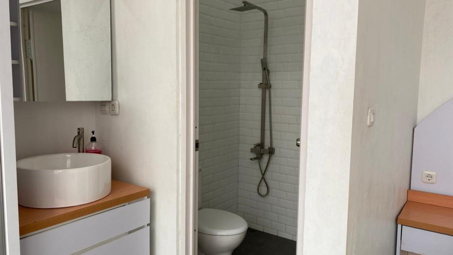 Bathroom 5, Ravi's Villa, Bandung