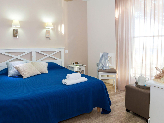 Bedroom 3, Sea Breeze Stay w/ Pool, Loire-Atlantique