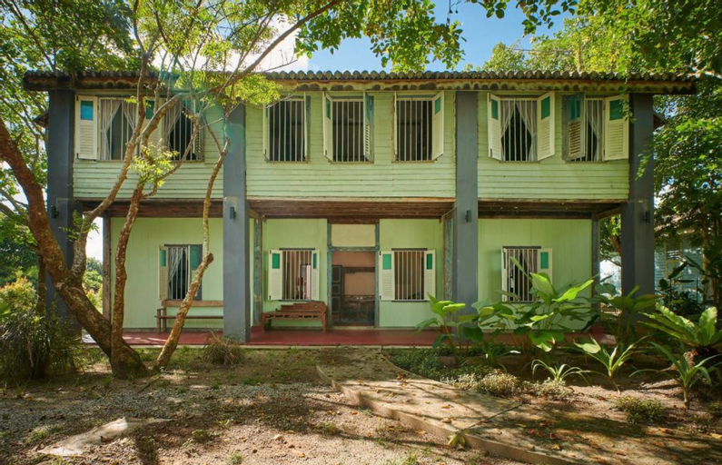 Exterior 8