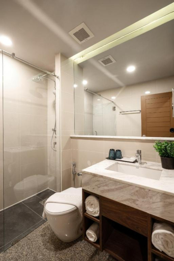 Bathroom 2, Hotel Manhattan Sukhumvit Bangkok, Wattana