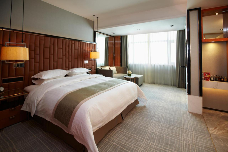 Bedroom 2, Ramada Plaza by Wyndham Shanghai Pudong Airport, Shanghai