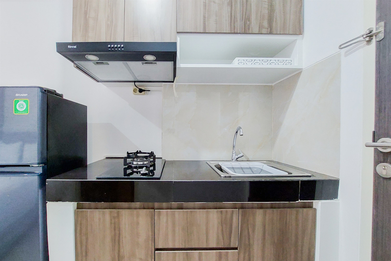 Others 2, Best Deal and Comfy Studio Apartment at Serpong Garden By Travelio, Tangerang