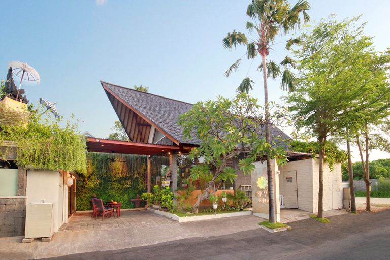 Exterior & Views
