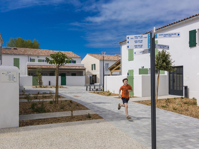 Exterior & Views 1, Apartment in Ile de Re with Terrace or Garden, Charente-Maritime