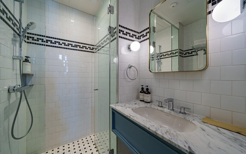 Bathroom 22