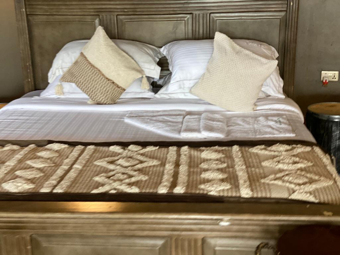 Bedroom 2, Lake Munyanyange Caves Lodge, Busongora