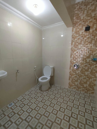 Bathroom 3, Sierra 3 Bedrooms Homestay Malang, Malang