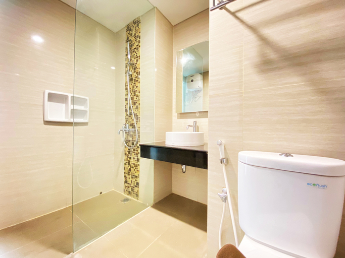 Bathroom 5, Cozy Studio Room at Green Kosambi (Greko) Apartment By Travelio, Bandung