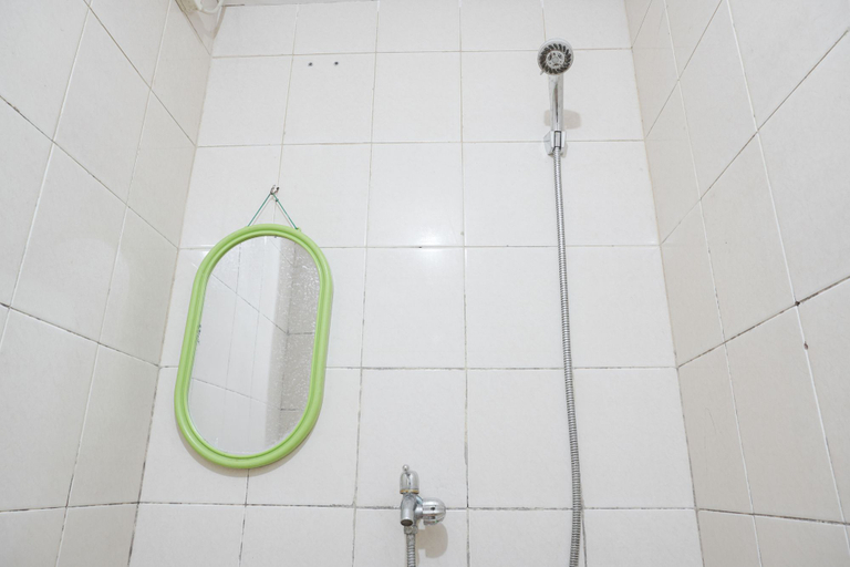 Bathroom 3, Nice Studio at Sunter Park View Apartment By Travelio, Jakarta Utara