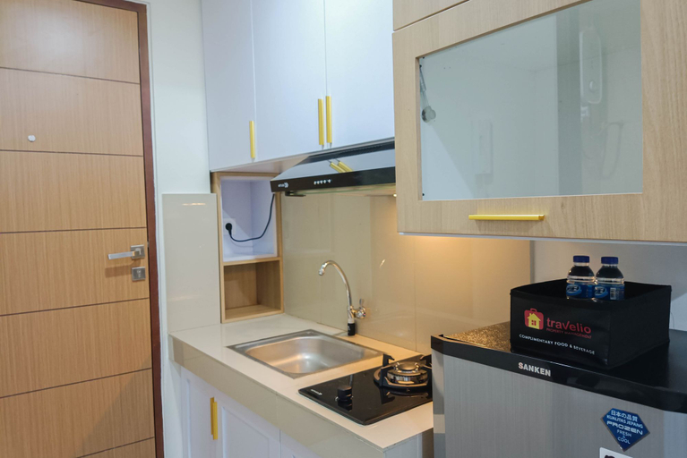 Others 4, White and Cozy Studio at Vida View Makassar Apartment By Travelio, Makassar