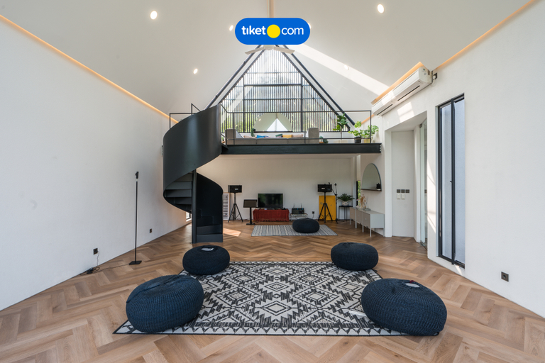 Eudaimonia Studios - Public Area