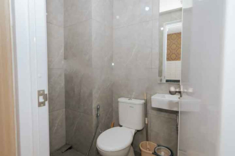 Bathroom 5, Apartemen Sayana Harapan Indah by Welcome Property, Bekasi