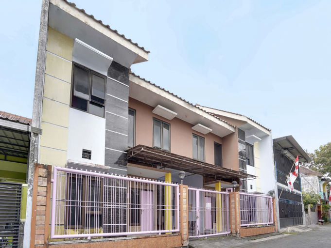 Exterior & Views 2, SPOT ON 91626 Rr Kost Putri Syariah, Lumajang