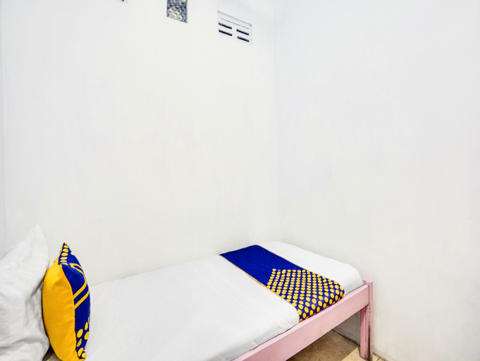 Bedroom 4, SPOT ON 91626 Rr Kost Putri Syariah, Lumajang