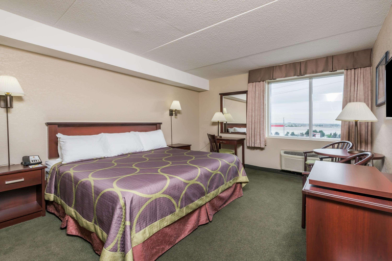 Bedroom 3, Super 8 by Wyndham Mississauga, Peel