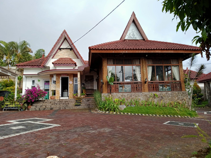 Exterior & Views 3, Seulawah Resort and Cafe, Malang