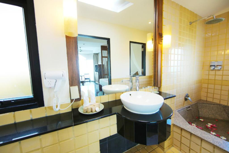 Bathroom 5, Supalai​ Scenic​ Bay​ Resort ​And​ Spa, Phuket Island