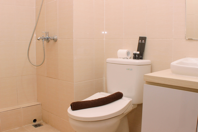 Bedroom 4, Cozy and Comfort Living 1BR at Oasis Cikarang Apartment By Travelio, Cikarang