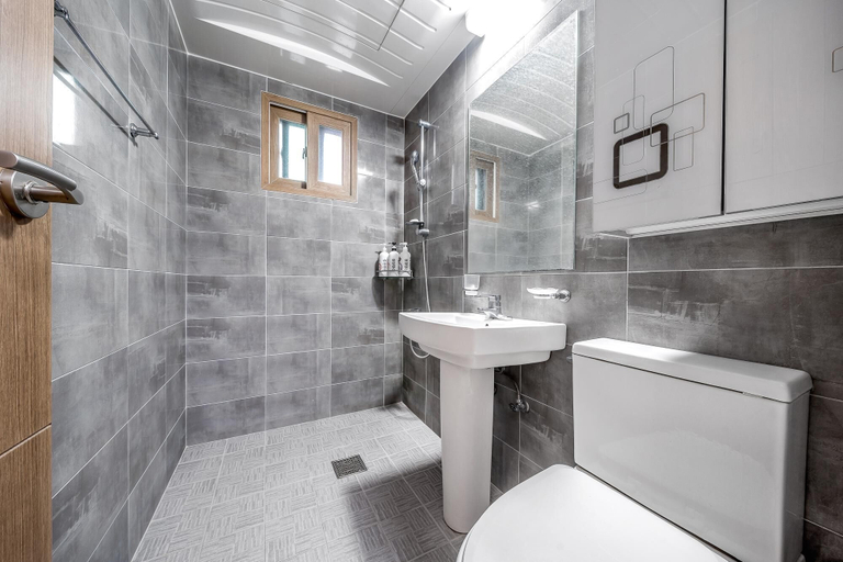 Bathroom 4, Yeosu Junghyun Pension, Yeosu