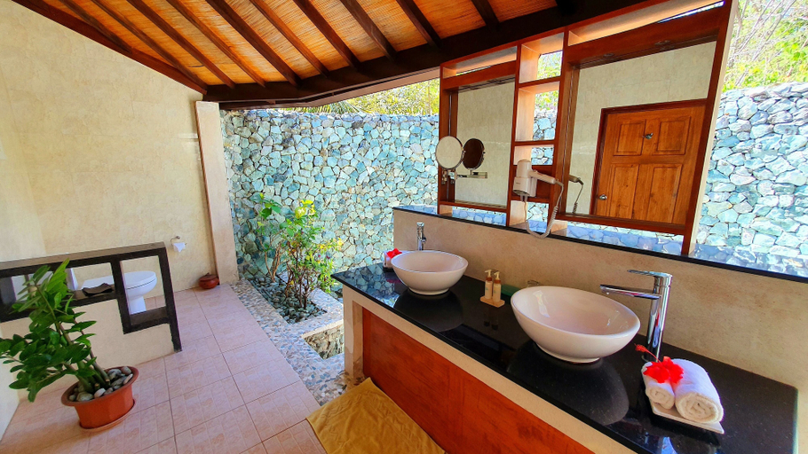 Bathroom 4, Angel Island Eco Resort, West Manggarai