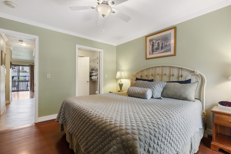 Bedroom 5, Lake Club Villa, Taney