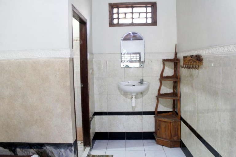 Bathroom 10