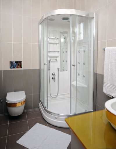 Bathroom, Riverside Garden Resort