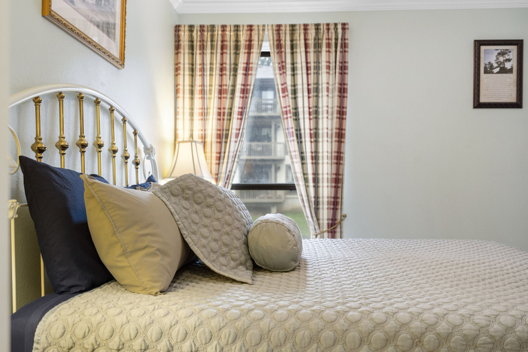 Bedroom 3, Lake Club Villa, Taney