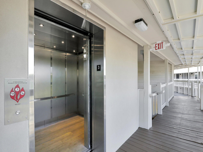 Public Area, Breakers 319, Beaufort