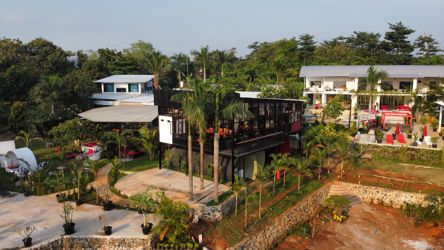 Exterior & Views 7