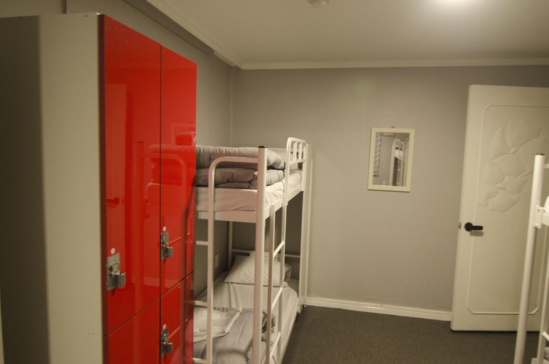 Bathroom 4, Kimchee Haeundae Guesthouse, Haeundae