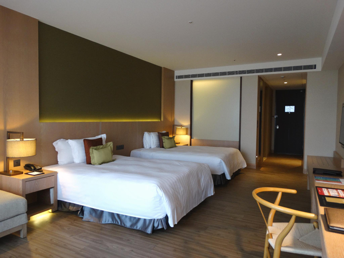 Bedroom 2, Everrich Golden Lake Hotel, Kinmen