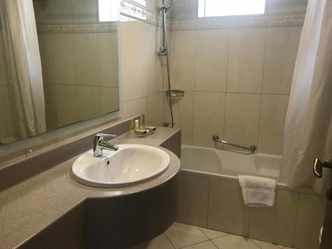 Bathroom 5, West Zone Plaza Hotel Apartments, Dubai