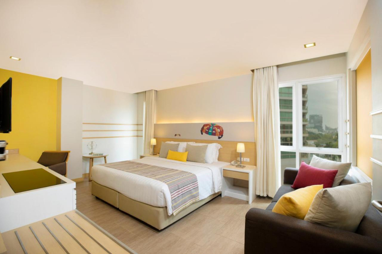 Bedroom 4, Pattaya Sea View Hotel, Pattaya