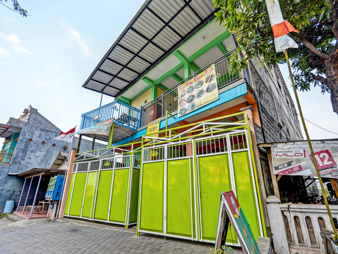 Exterior & Views 2, OYO 91572 Kost Esklusif Barokah, Pasuruan