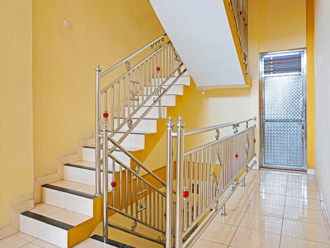 Public Area 5, OYO 91580 Kost Bougenville Syariah, Madiun