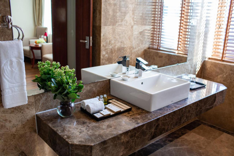 Bathroom 4, Nesta Hotel Hanoi, Hai Bà Trưng