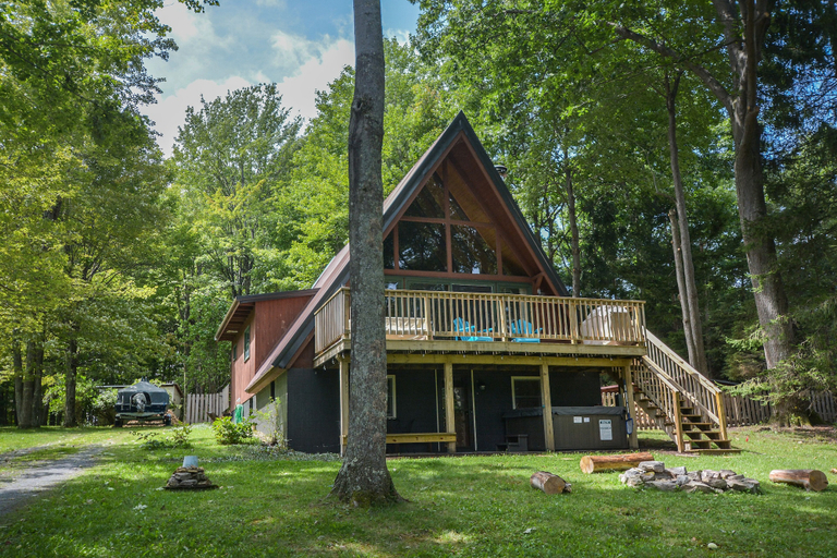 Exterior & Views 1, Fox Den, Garrett