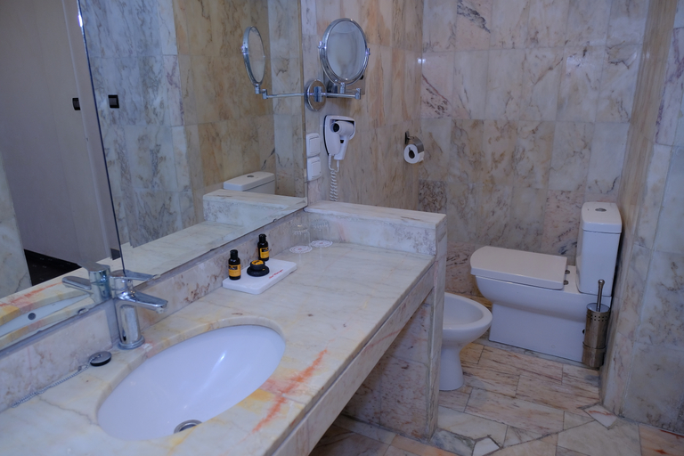 Bathroom 4, Hotel Washington, Casablanca