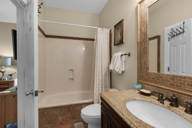 Bathroom 4, Island in The Sun, Okaloosa