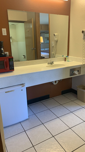 Bathroom 5, Regency Inn And Suites, Adair