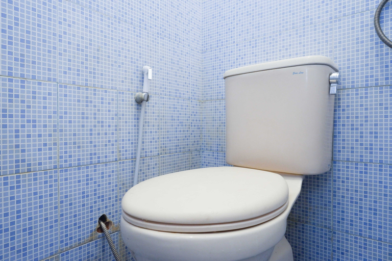 Bathroom 4, RedDoorz @ Pakuncen Malioboro Yogyakarta, Yogyakarta