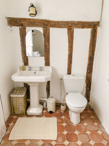 Bathroom 4, La Maison Pieuse, Yonne