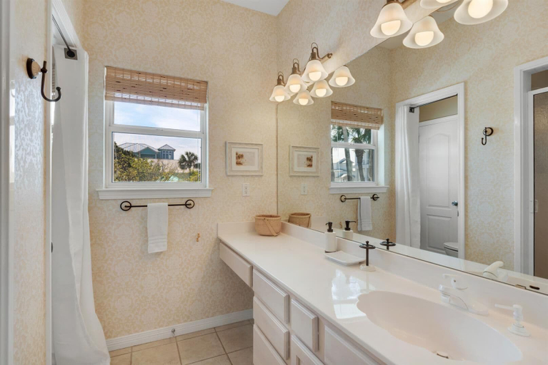 Bathroom 4, Lemon Drop Inn, Okaloosa