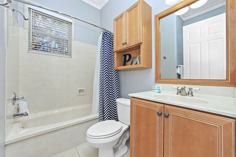 Bathroom 4, Happy Hour - 1232970, Walton