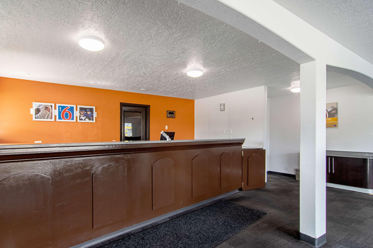 Public Area 2, Motel 6 Gresham, Or - Portland, Multnomah