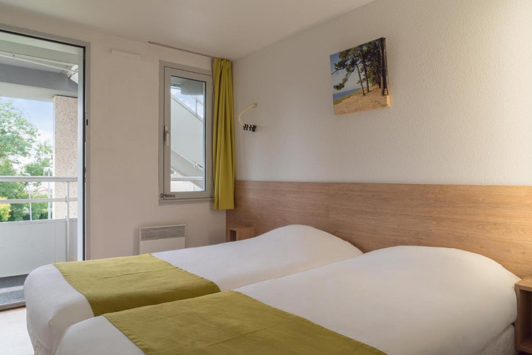 Bedroom 2, Hotel Recouvrance Saintes, Charente-Maritime
