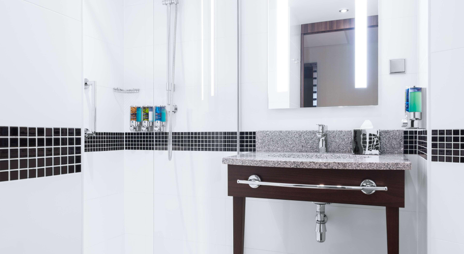 Bathroom 5, Hampton by Hilton Krakow, Kraków City