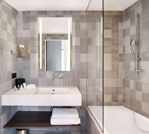 Bathroom 5, Radisson Blu Hotel Bruges, West-Vlaanderen