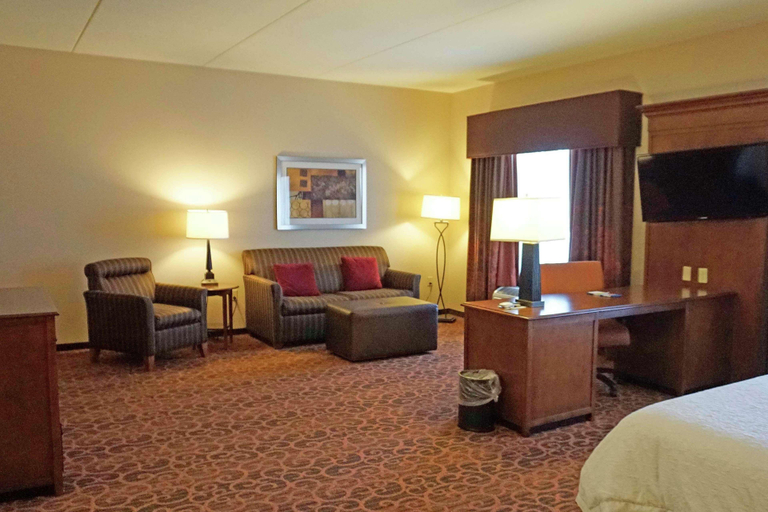 Bedroom 4, Hampton Inn Waynesburg, Greene
